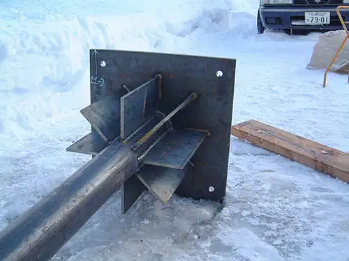 人工樹木ヤシの木の、床へ固定する為のベースとなる部分