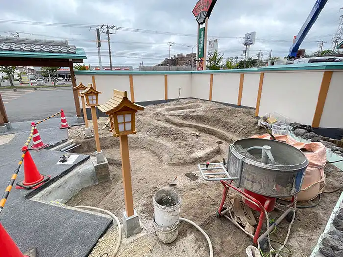 ビオガーデン工事序盤の、大まかな形決めの掘削の様子