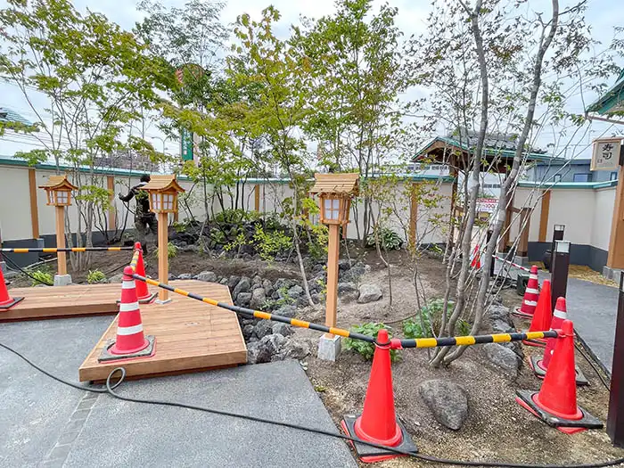 ビオガーデン植栽最終調整の様子