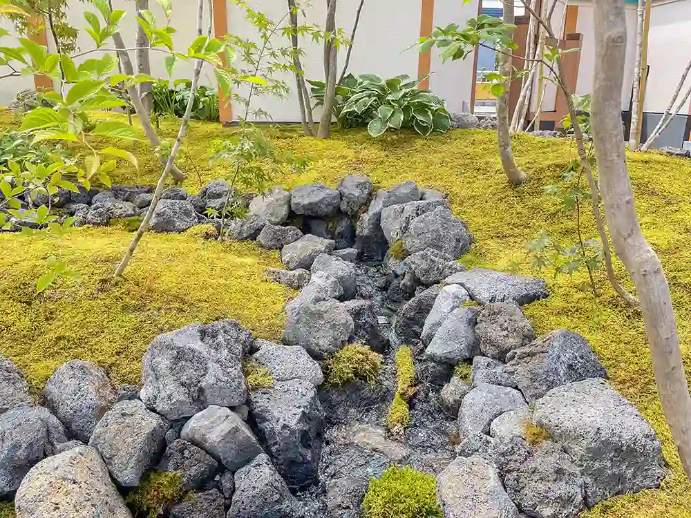 池や流れの作り方の小川