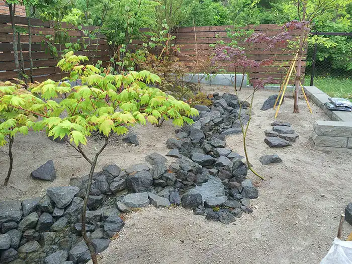 壮瞥石を使い、源流の雰囲気を模したビオガーデン