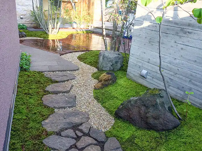 モダン和風の庭、飛石