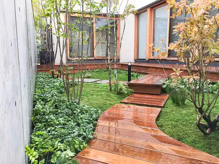 モダン和風の庭、根締めの下草