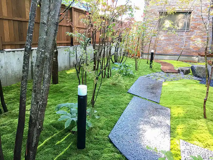 モダン和風の庭 園路の洗い出し